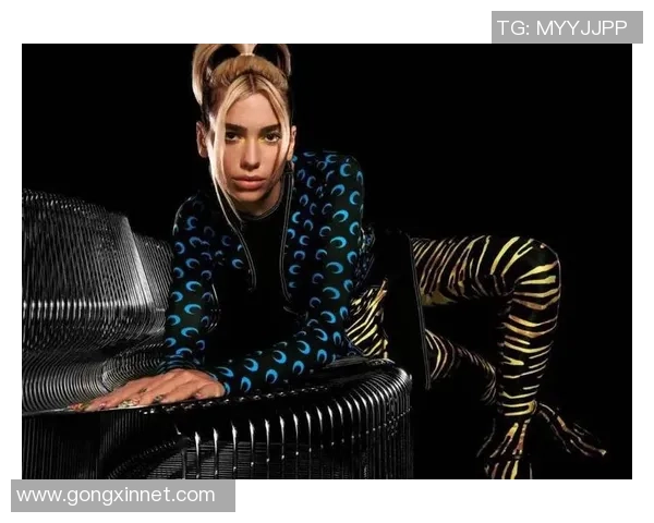 啪姐与足球明星的奇妙邂逅揭开了运动与时尚的完美融合之旅