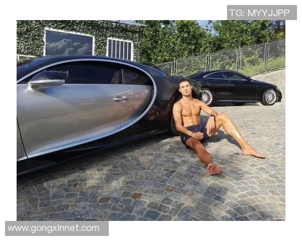 足球明星驾车瞬间高清图片集锦展现运动员风采与豪车魅力