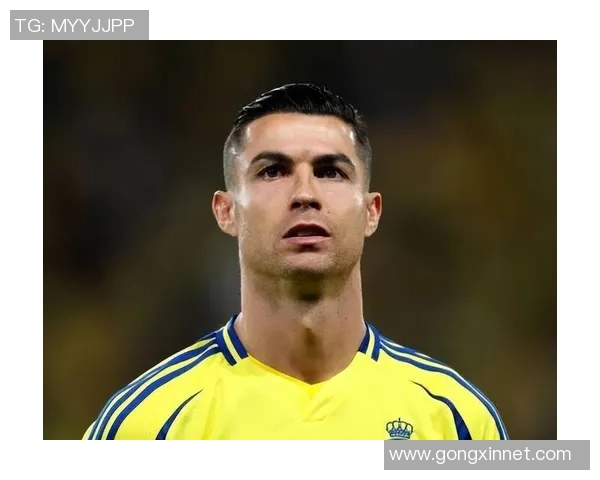 足球明星的魅力瞬间与经典时刻展现足球场上的帅气风采 足球明星的魅力瞬间与经典时刻展现足球场上的帅气风采